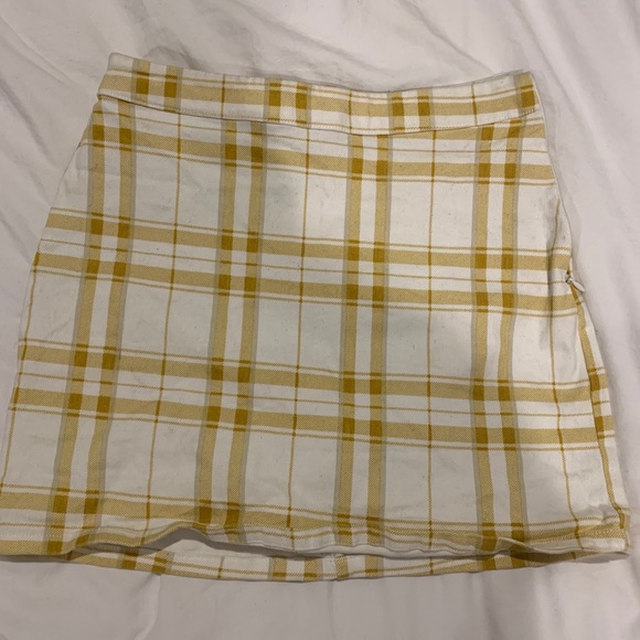 Yellow plaid mini skirt - Picture 2 of 3
